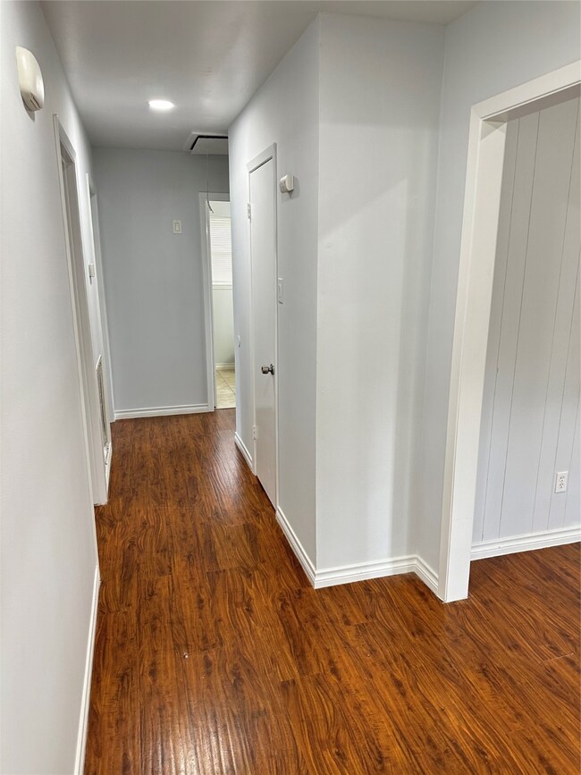 1014 Robinson St, Alvin, TX 77511 - photo 7