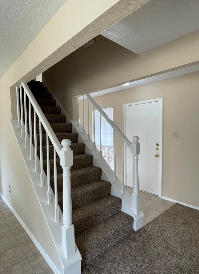 15402 Swan Creek Dr, Houston, TX 77095 - photo 2