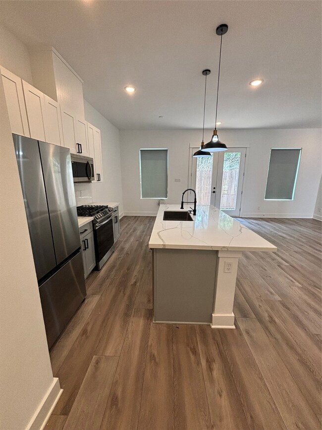 778 W Tidwell Rd unit E, Houston, TX 77091 - photo 2