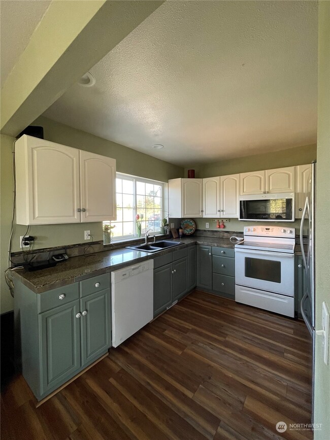 51781 Whispering Pines Loop E, Reardan, WA 99029 - photo 7