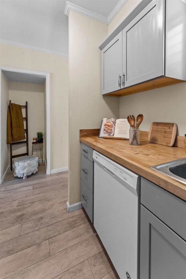 1063 Lower Main St unit 203, Wailuku, HI 96793 - photo 5