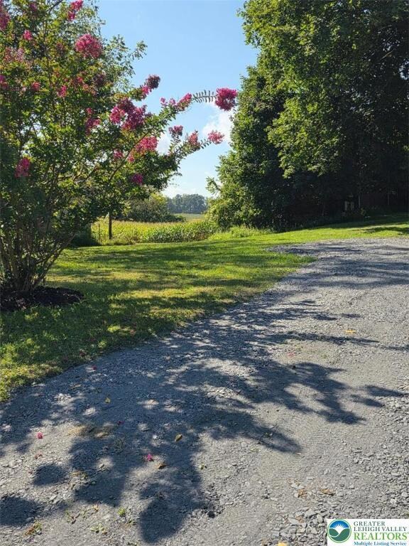 3074 Mauch Chunk Rd, Allentown, PA 18104 - photo 5