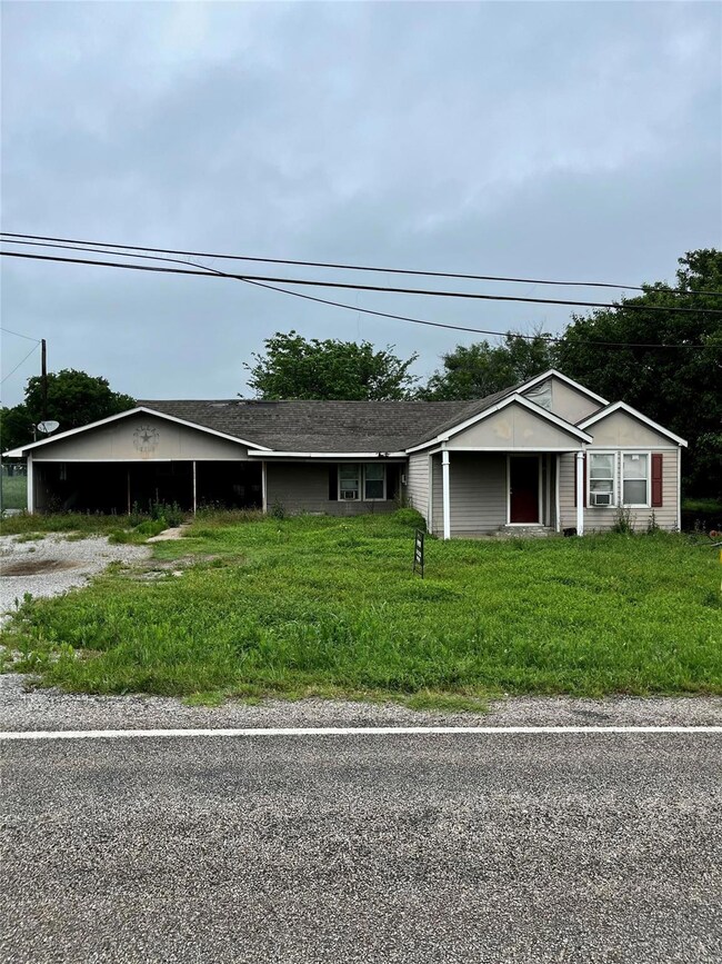 810 E Grand St, Whitewright, TX 75491 - photo 3