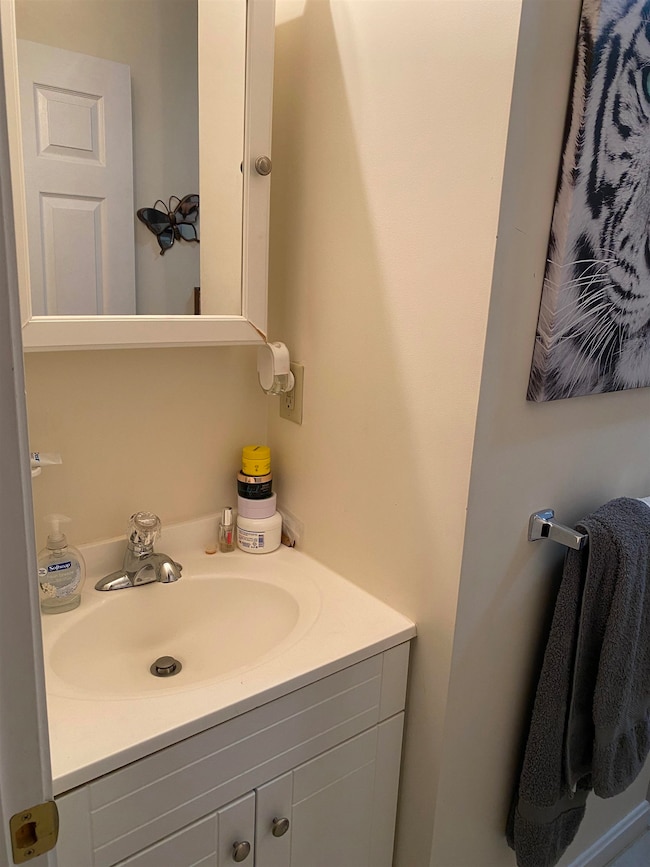 3 Middle St unit 2, Nashua, NH 03060 - photo 6