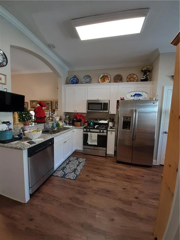 Open Bright Kitchen offers stainless appliances, g