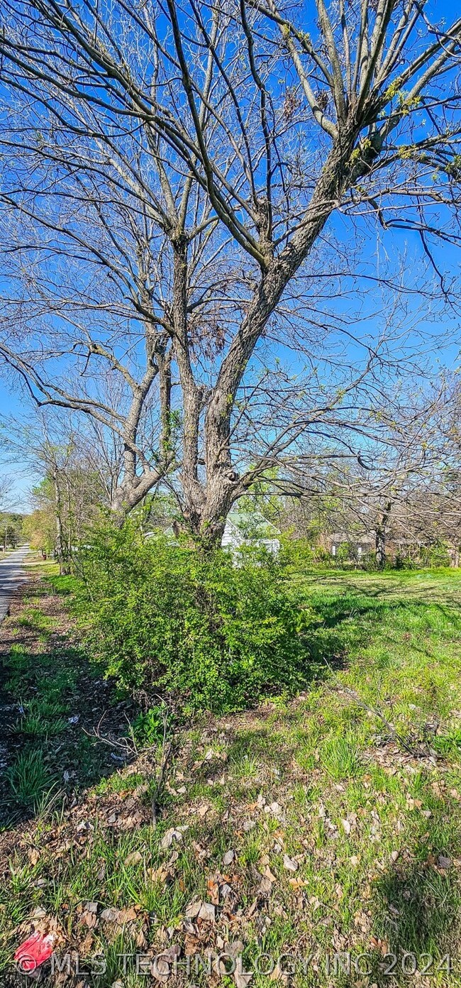 335 S 6th St, Eufaula, OK 74432 - photo 7