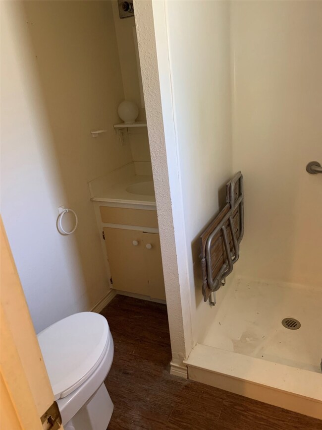 306 Epps St, Tomball, TX 77375 - photo 6