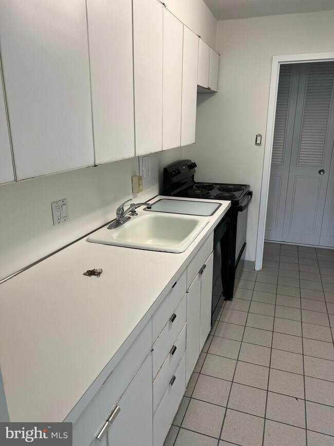 Green Hill Condominiums unit WB-111, Wynnewood, PA 19096 - photo 3