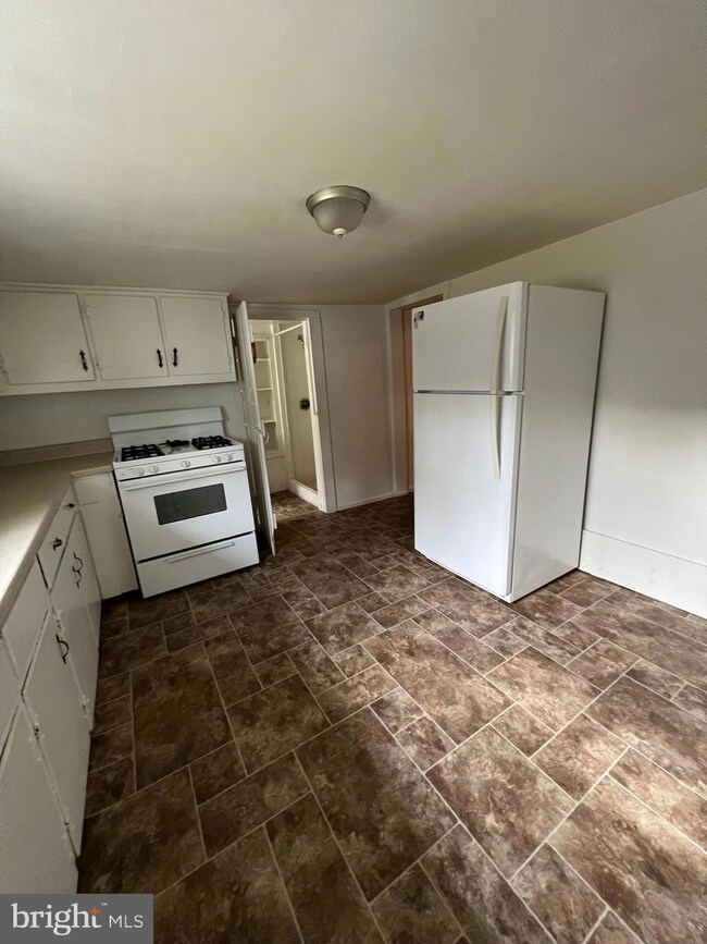 202 S Samuel St unit 102, Charles Town, WV 25414 - photo 6