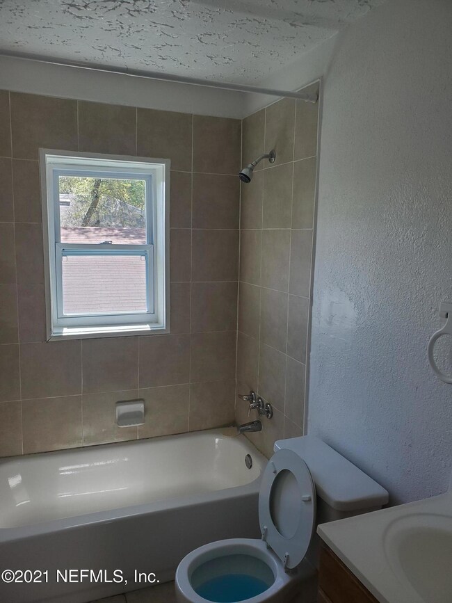 1174 Claudia Spencer - - 4