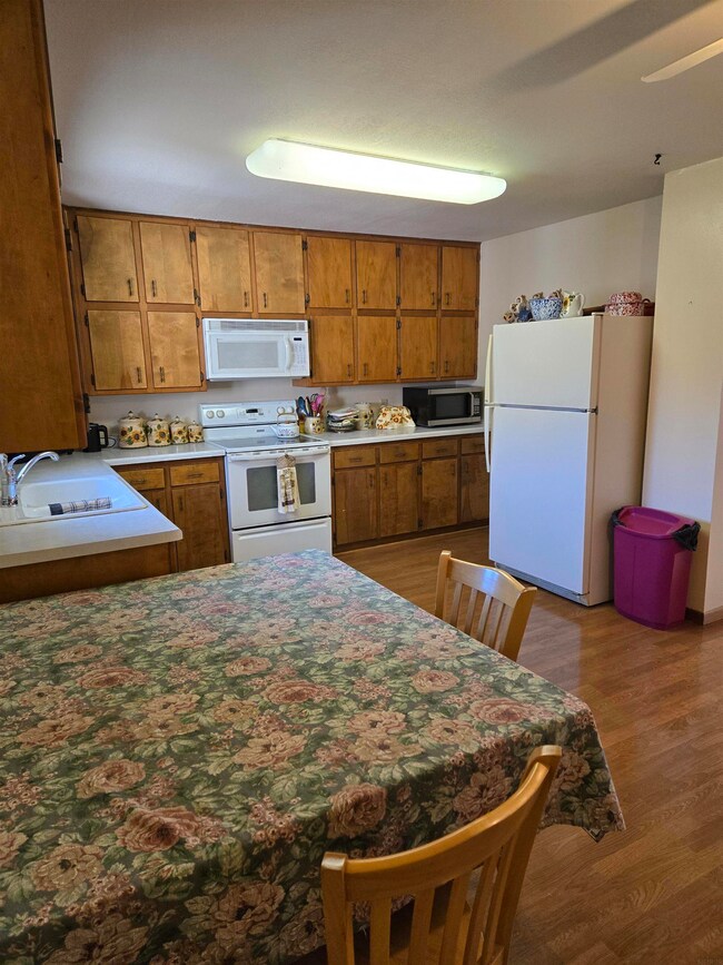 403 Center St, Lime Springs, IA 52155 - photo 5