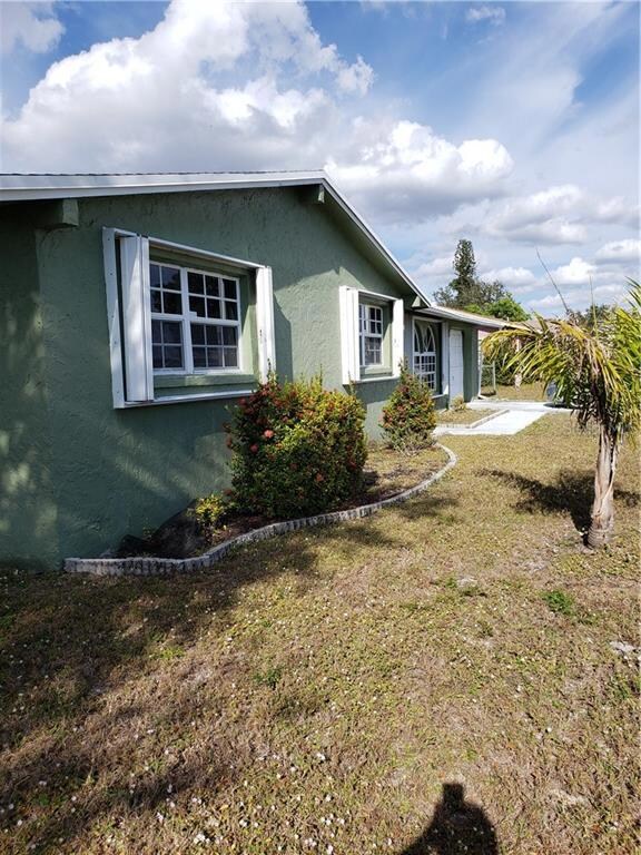 Exterior Front fron Side
