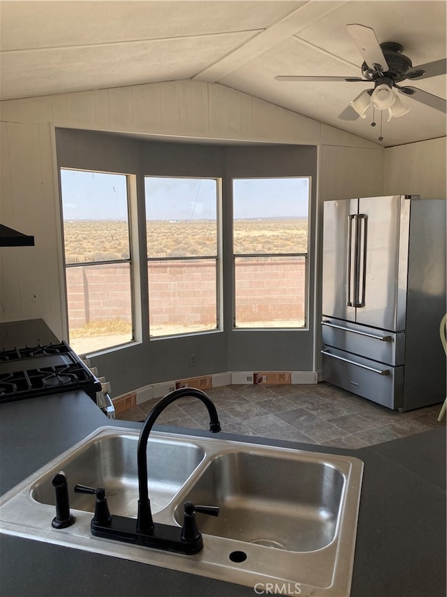 16450 Frontage Rd unit 26, North Edwards, CA 93523 - photo 4