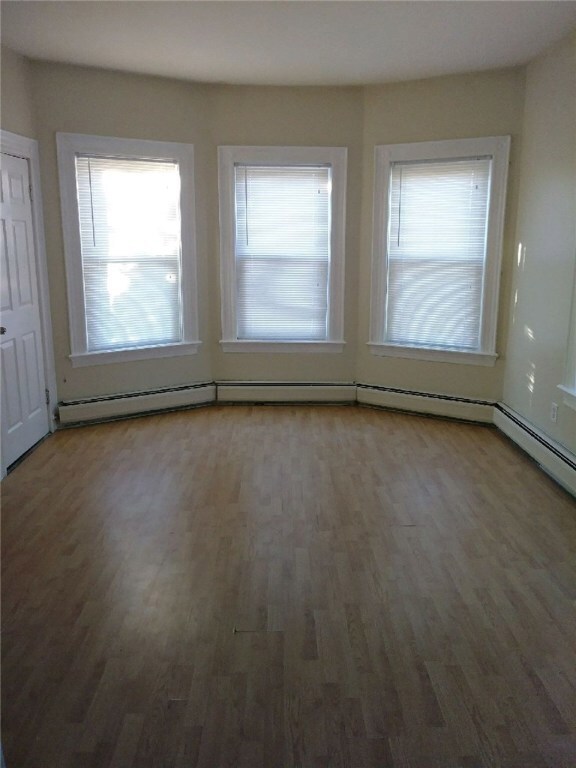 873 Roosevelt Ave, Pawtucket, RI 02860 - photo 4