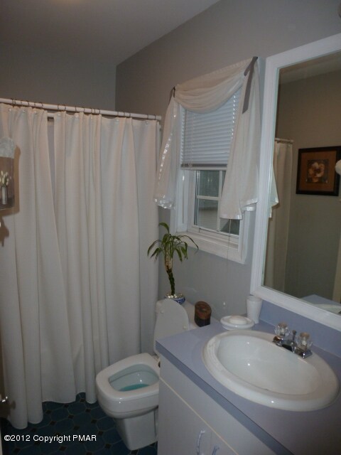 306 Walnut Grove unit 8, East Stroudsburg, PA 18301 - photo 6