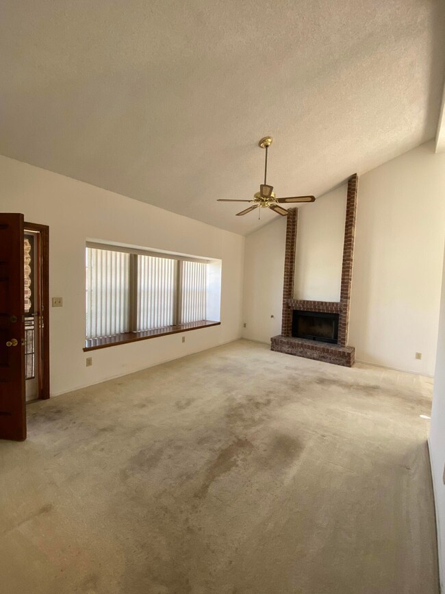 15336 Northport Ct, Horizon City, TX 79928 - photo 4