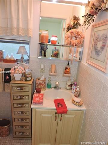 1/2 BATH IN LAUNDRY ROOM