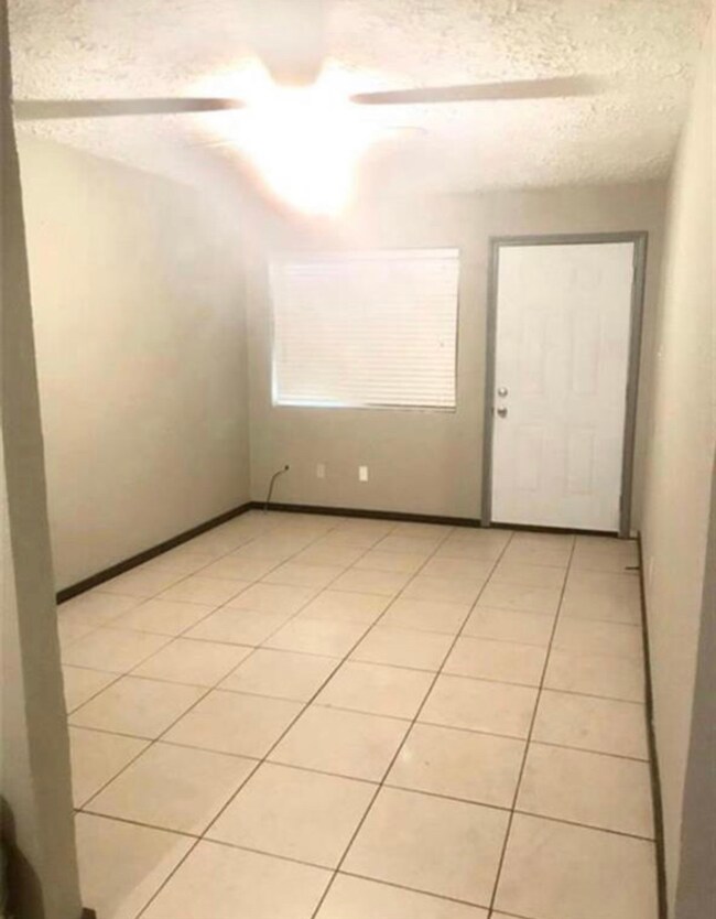 4633 Briscoe St unit A, Houston, TX 77051 - photo 5