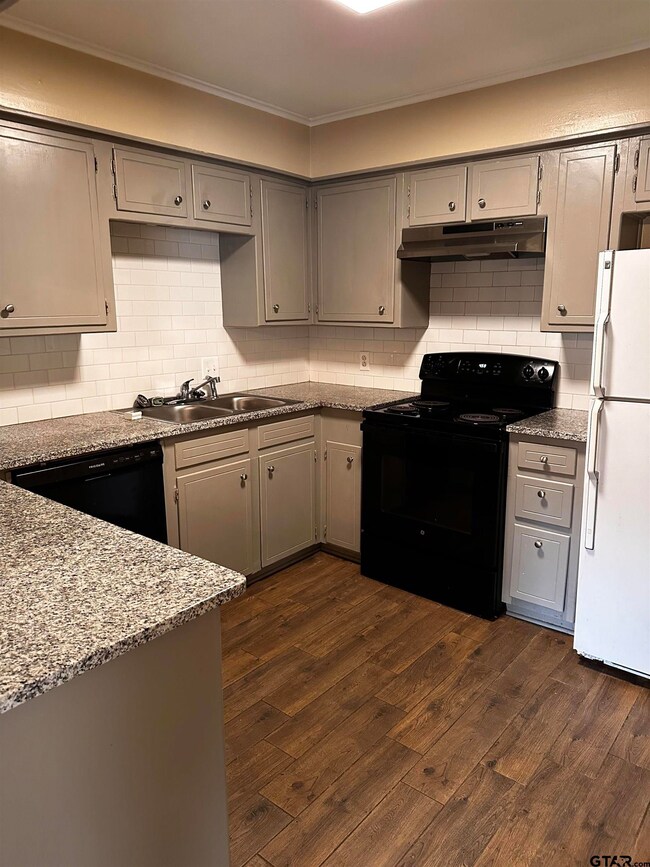 4114 S Park Dr, Tyler, TX 75703 - photo 4