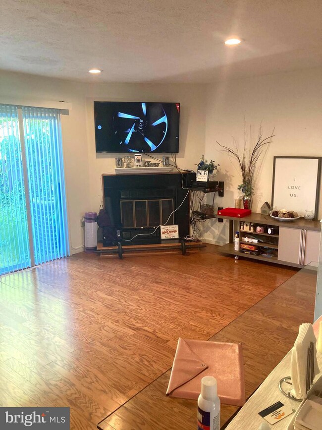 2356 Anvil Ln, Temple Hills, MD 20748 - photo 7