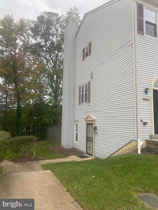 8617 Cipriano Springs Ct, Lanham, MD 20706 - photo 3