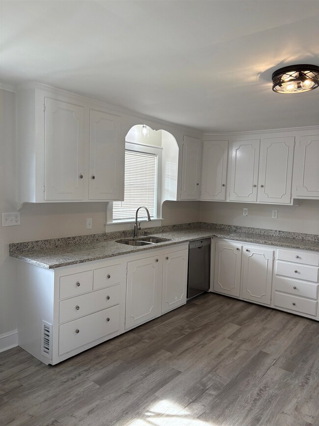 81 Allds St, Nashua, NH 03060 - photo 5