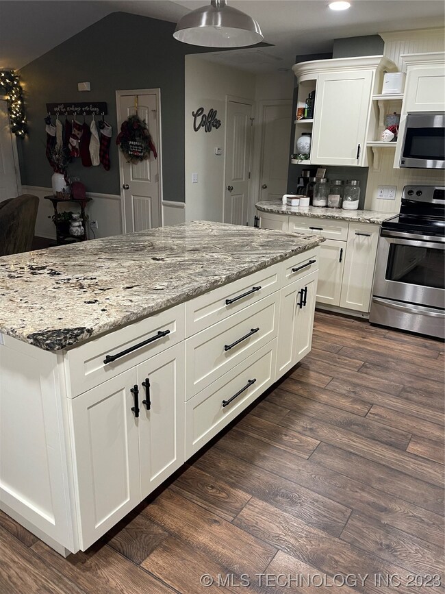 714 W 9th St, Cushing, OK 74023 - photo 6