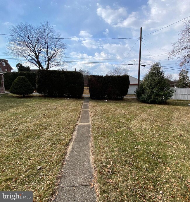 328 W Elm St, Reading, PA 19607 - photo 6