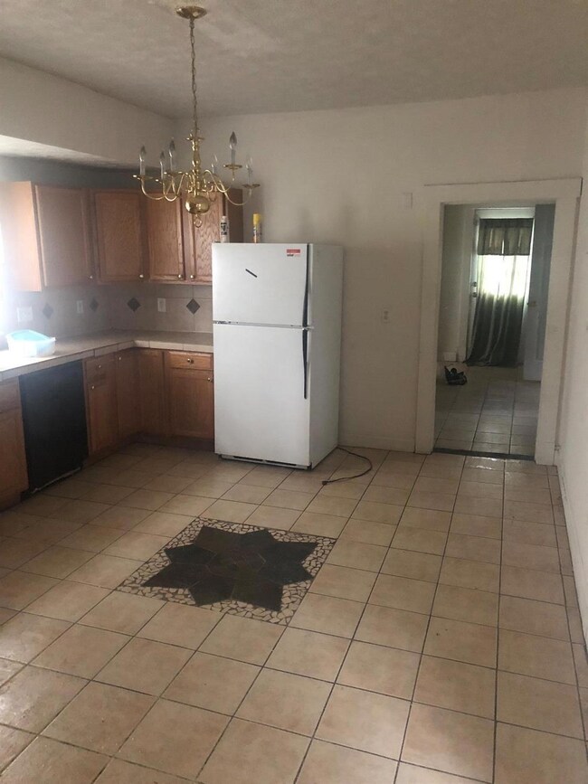 135 W 66th St, Cincinnati, OH 45216 - photo 4