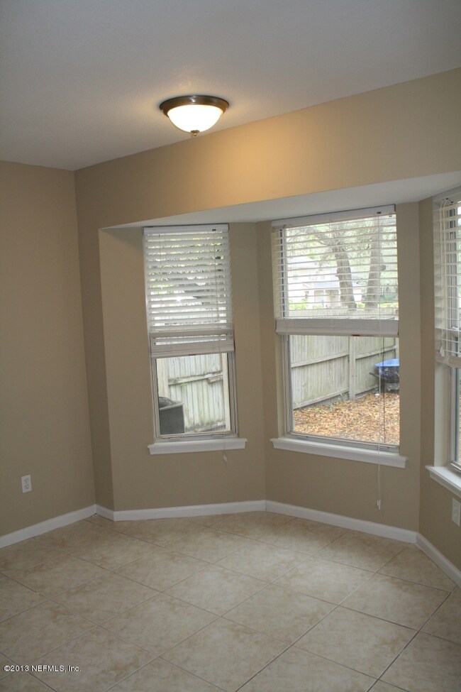 5523 Kilcullen Ln, Jacksonville, FL 32244 - photo 4