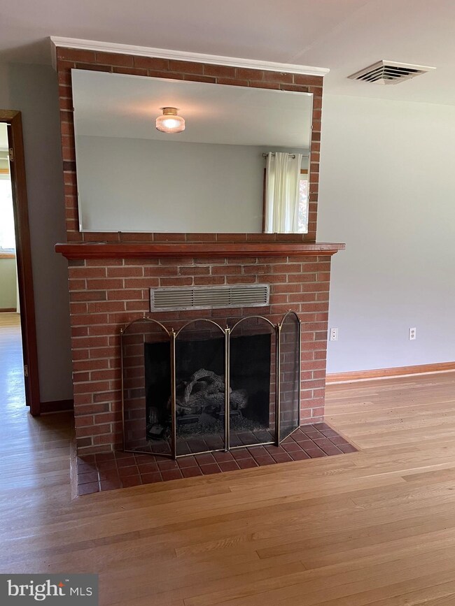 21 E Loudoun St, Round Hill, VA 20141 - photo 5
