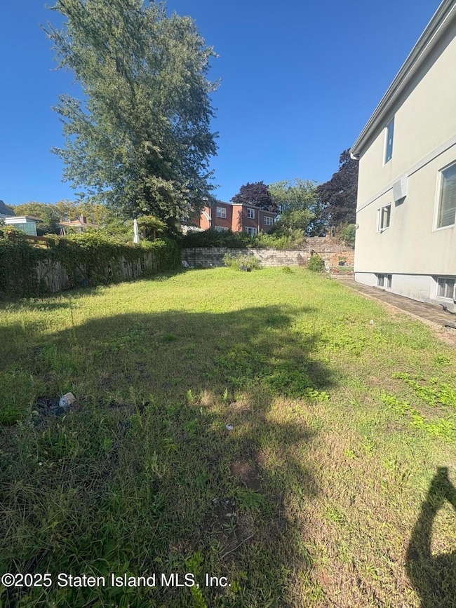 603 W Fingerboard Rd, Staten Island, NY 10305 - photo 2