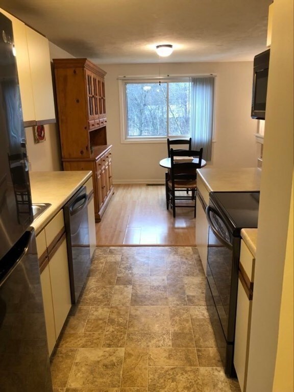 28 Southbridge Rd unit 404, Charlton, MA 01507 - photo 6