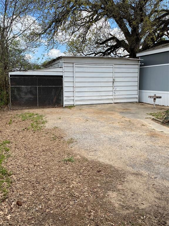 508 N Ash Terrace, Springtown, TX 76082 - photo 4