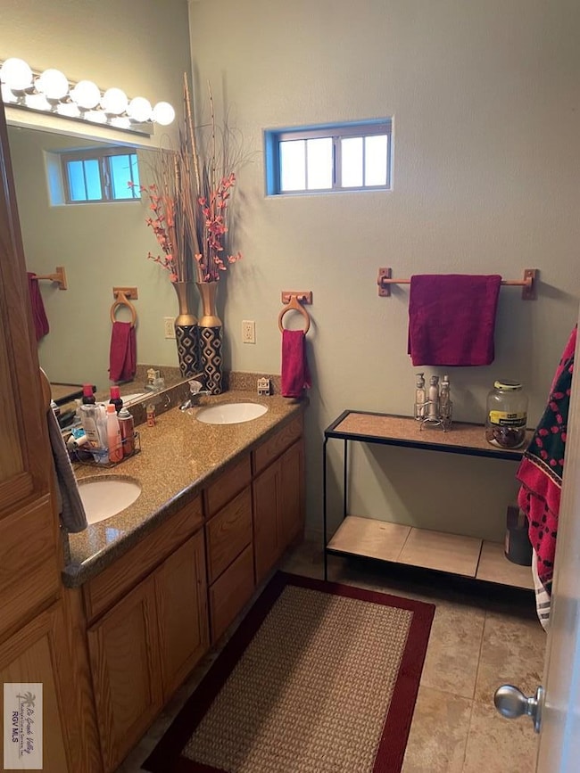 MASTER BEDROOM RESTROOM