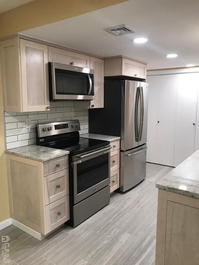 116 Empress Plaza unit C, Monroe Township, NJ 08831 - photo 7