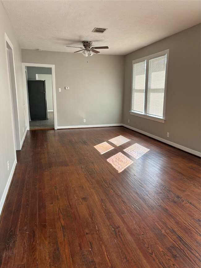 1411 W 34th St, Houston, TX 77018 - photo 4