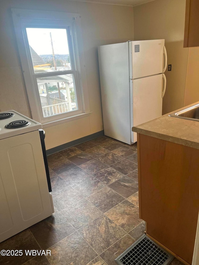 475 Bayard St unit 2ND FLR, Williamsport, PA 17702 - photo 3