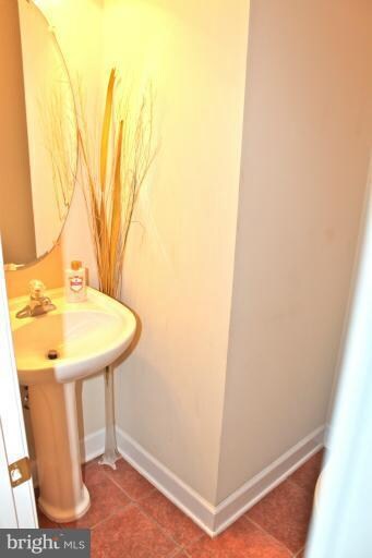 8010 Endzone Way, Hyattsville, MD 20785 - photo 2