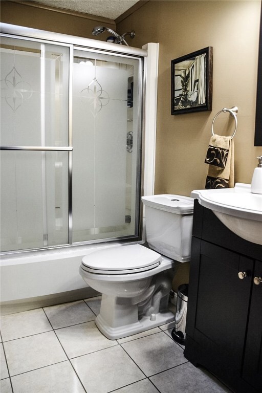 Updated and neutral, full bath.