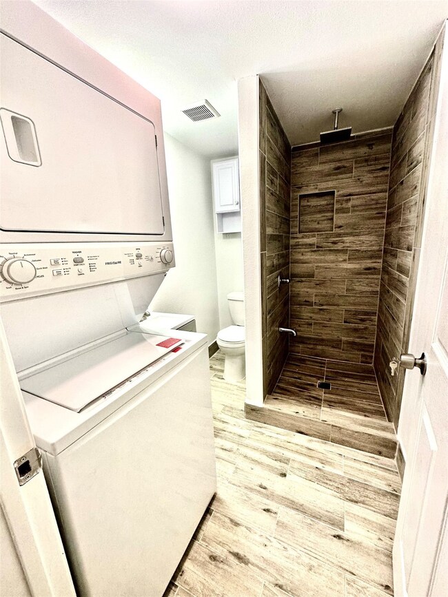 6107 Vinewood Dr, Houston, TX 77088 - photo 5