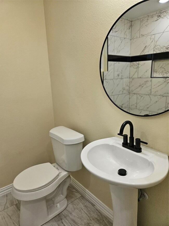 Bathroom with a textured wall