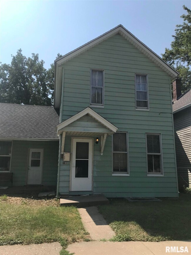 1709 W 6th St, Davenport, IA 52802 - photo 2