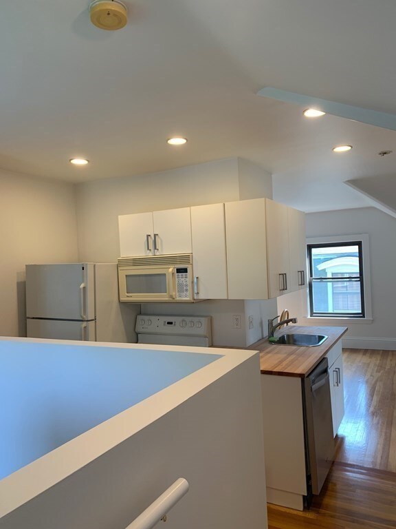 44 Walnut St unit 3, Somerville, MA 02143 - photo 3
