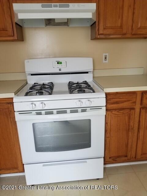 924 W Hillsdale St, Lansing, MI 48915 - photo 7