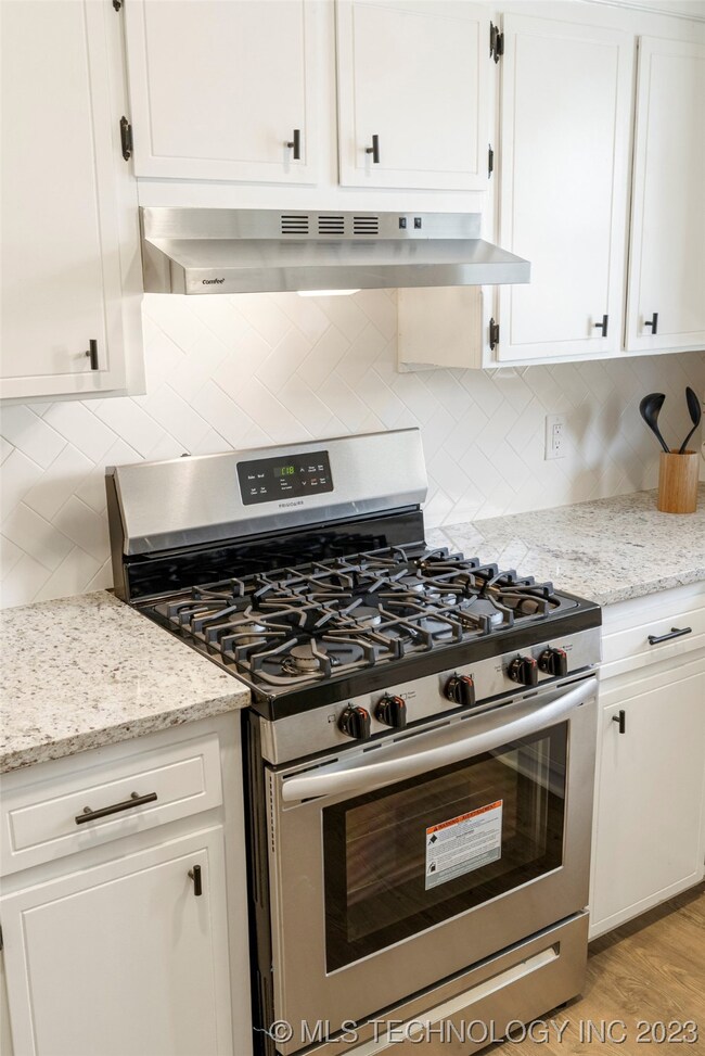 This natural gas stove will cook up all your favor