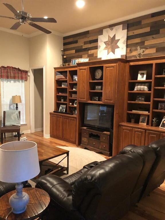 201 Forest Creek Cir, Weatherford, TX 76088 - photo 4