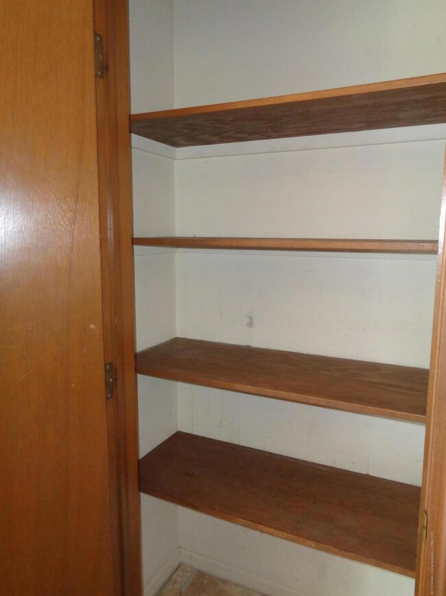 6525 W Millsborough Cir, Lansing, MI 48917 - photo 7