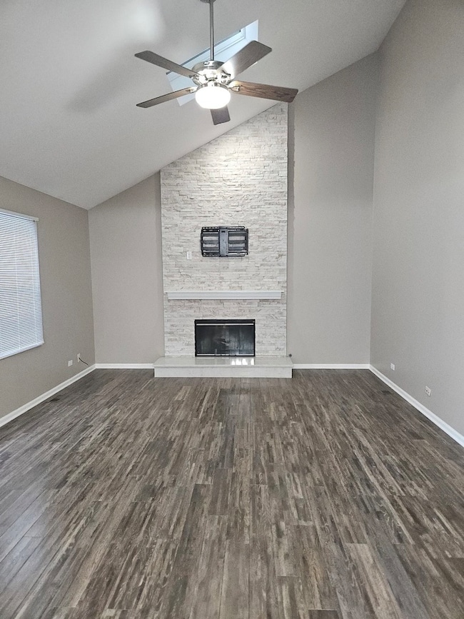 2011 Maplewood Cir, Naperville, IL 60563 - photo 2