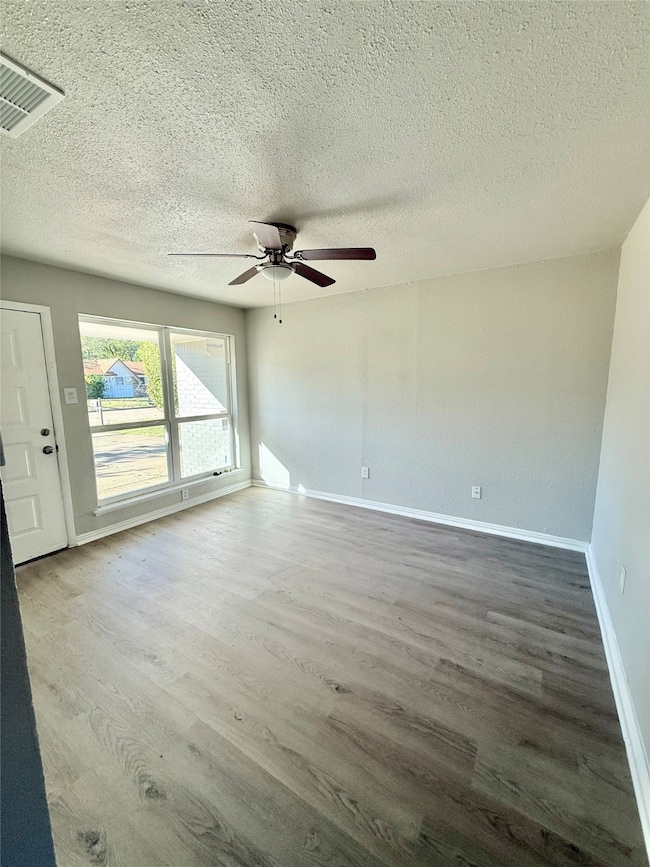 5713 Emerson Dr, Watauga, TX 76148 - photo 3